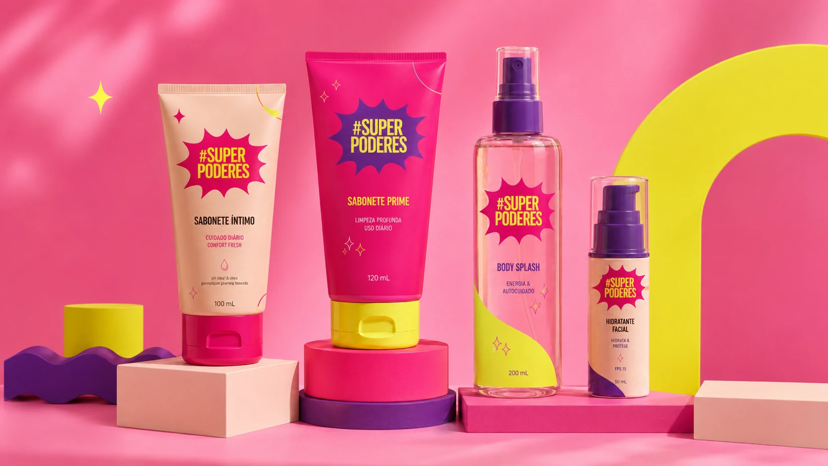 Linha de produtos Super Poderes — sabonete íntimo, Sabonete Prime, body splash e hidratante facial — sobre o cenário rosa da marca